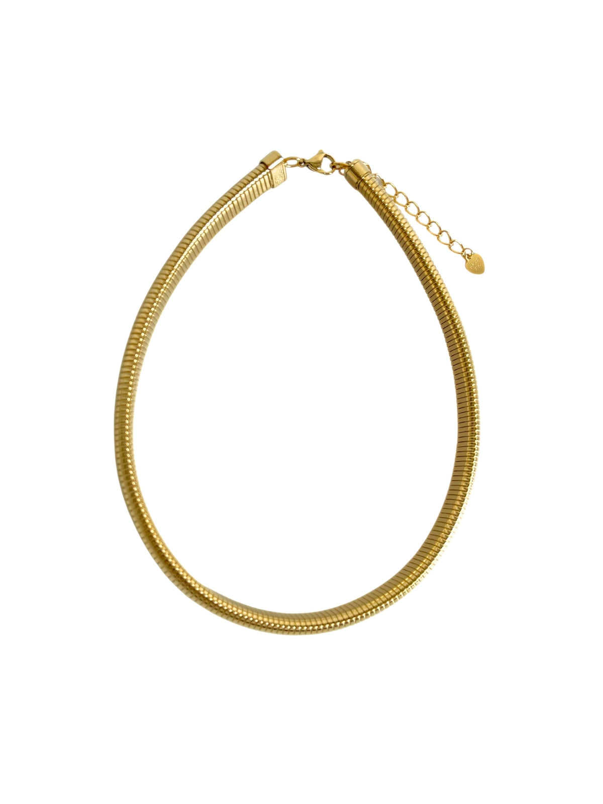  Goldfarbener Choker Linea aus gerilltem Edelstahl in Formansicht