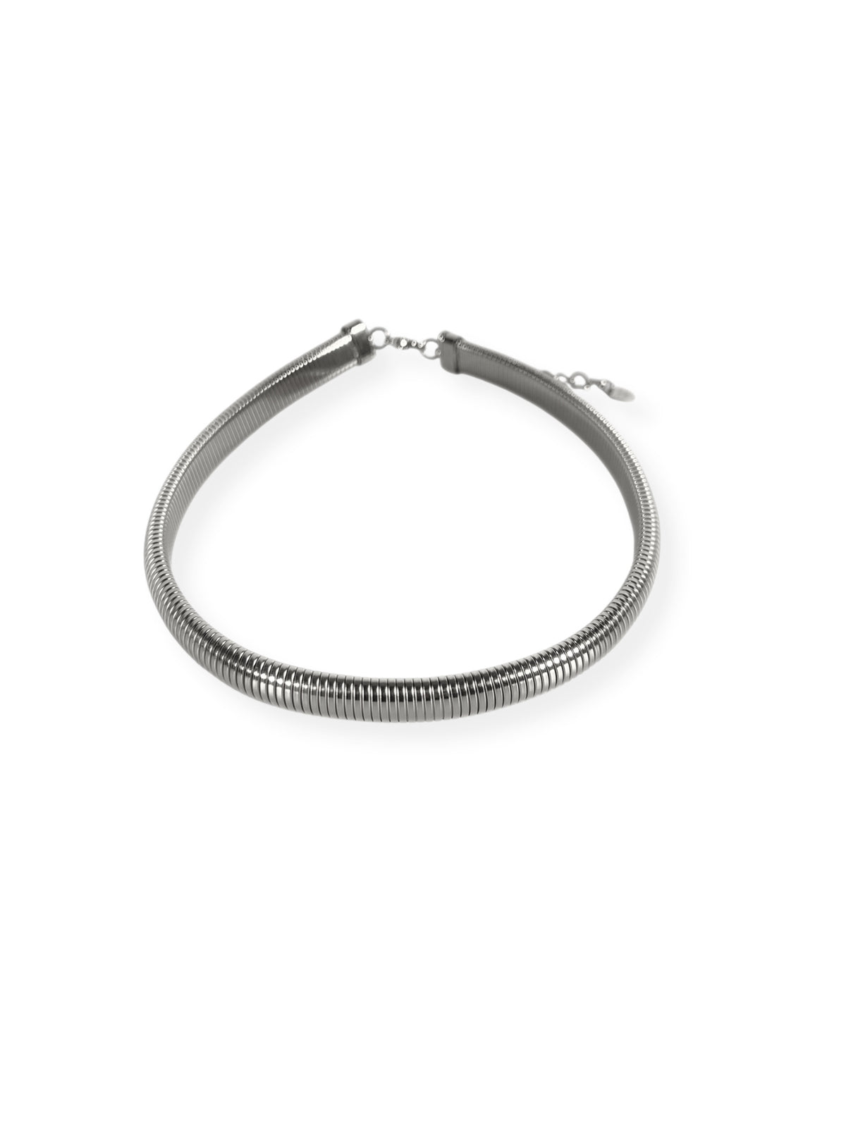 Choker Linea aus silberfarbenem Edelstahl in Gesamtansicht